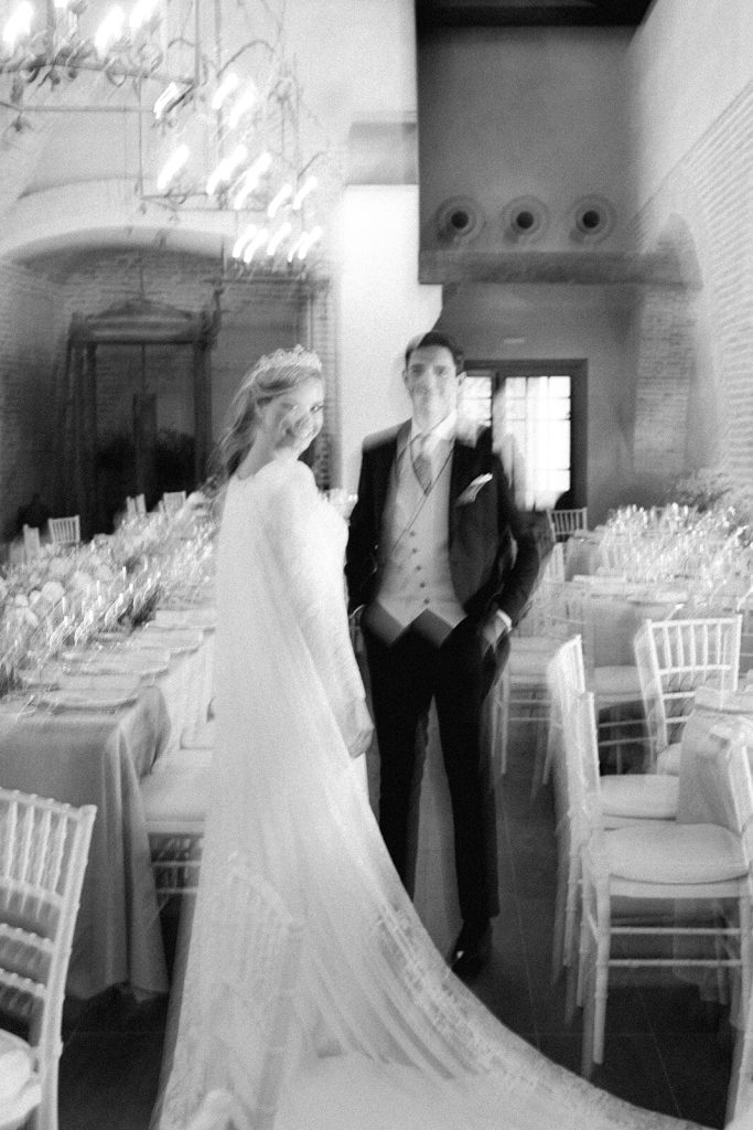 Los novios en el salón de banquetes de La Hacienda de Medina