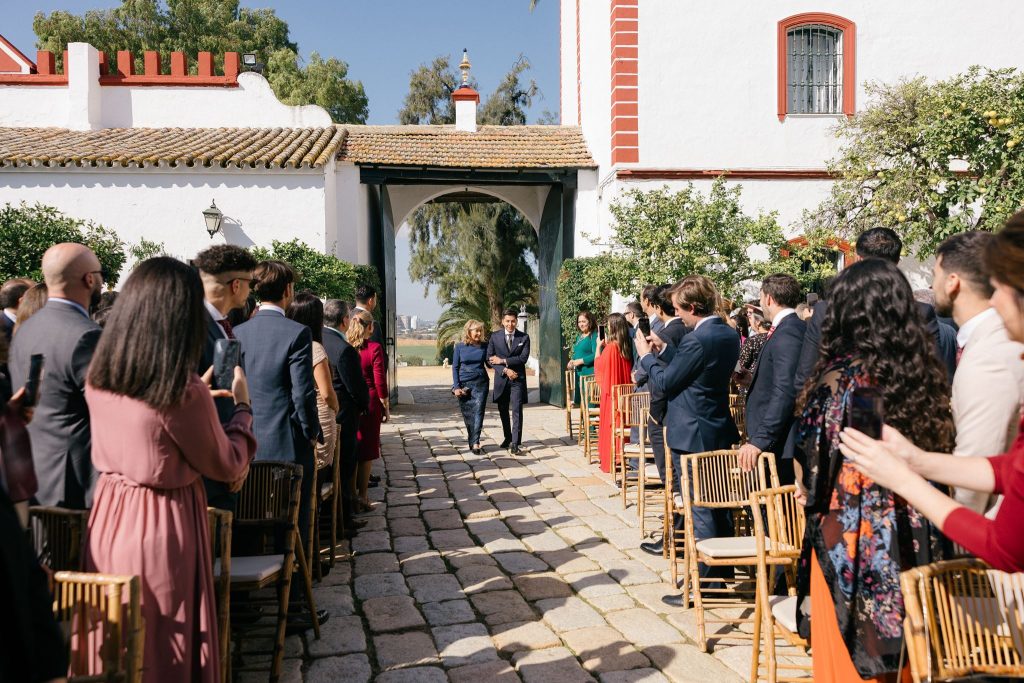 Familia y amigos en la boda de César y Manuel, Hacienda Villanueva del Pítamo